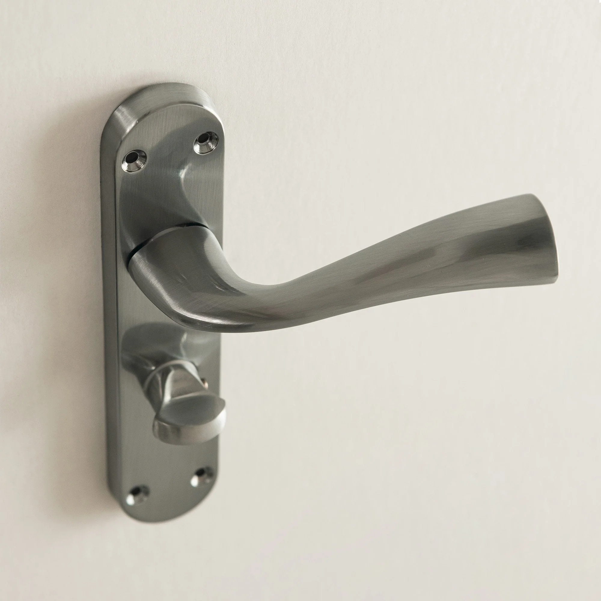 Scimitar Lever on Backplate Bathroom Door Handle Set - Satin Chrome - Image 2