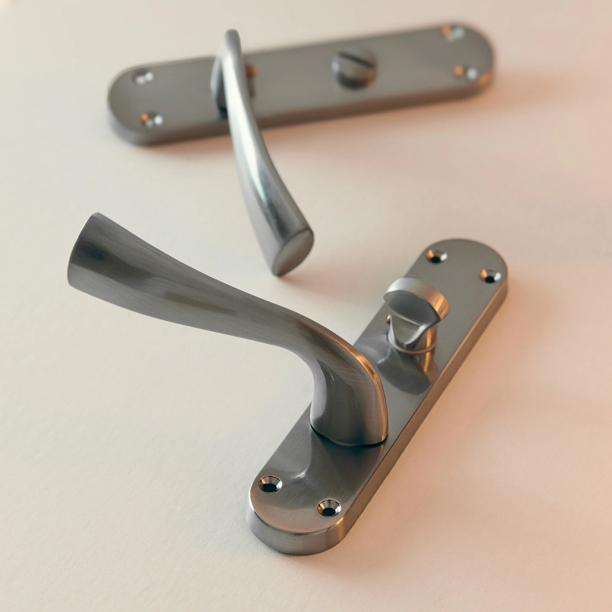 Scimitar Lever on Backplate Bathroom Door Handle Set - Satin Chrome - Image 4