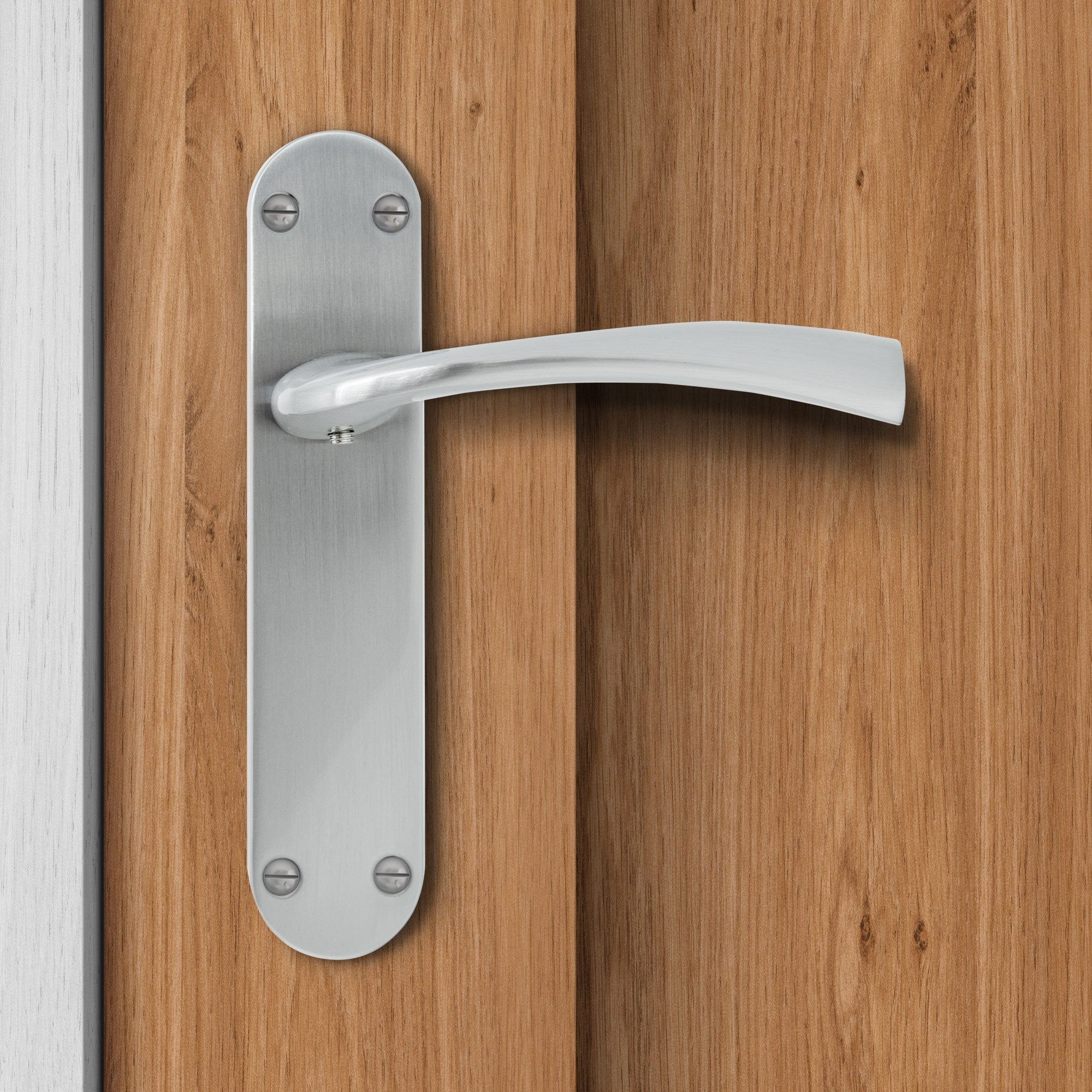 Scimitar Lever on Backplate Door Handle Set - Satin Chrome - Image 3