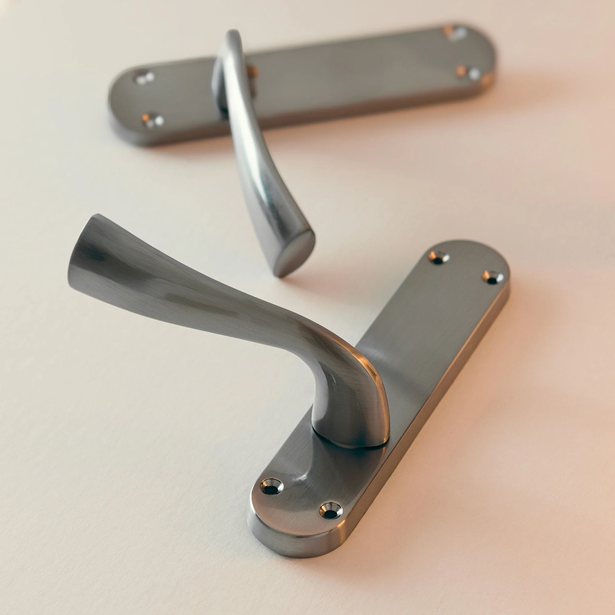Scimitar Lever on Backplate Door Handle Set - Satin Chrome - Image 5
