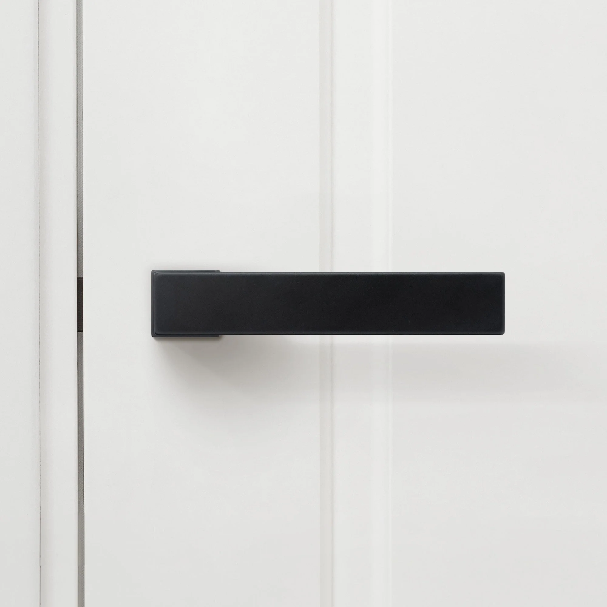 Studio Industrial Slim 1317 Matt Black Lever Handle Pack with Magnetic Lock - Image 5