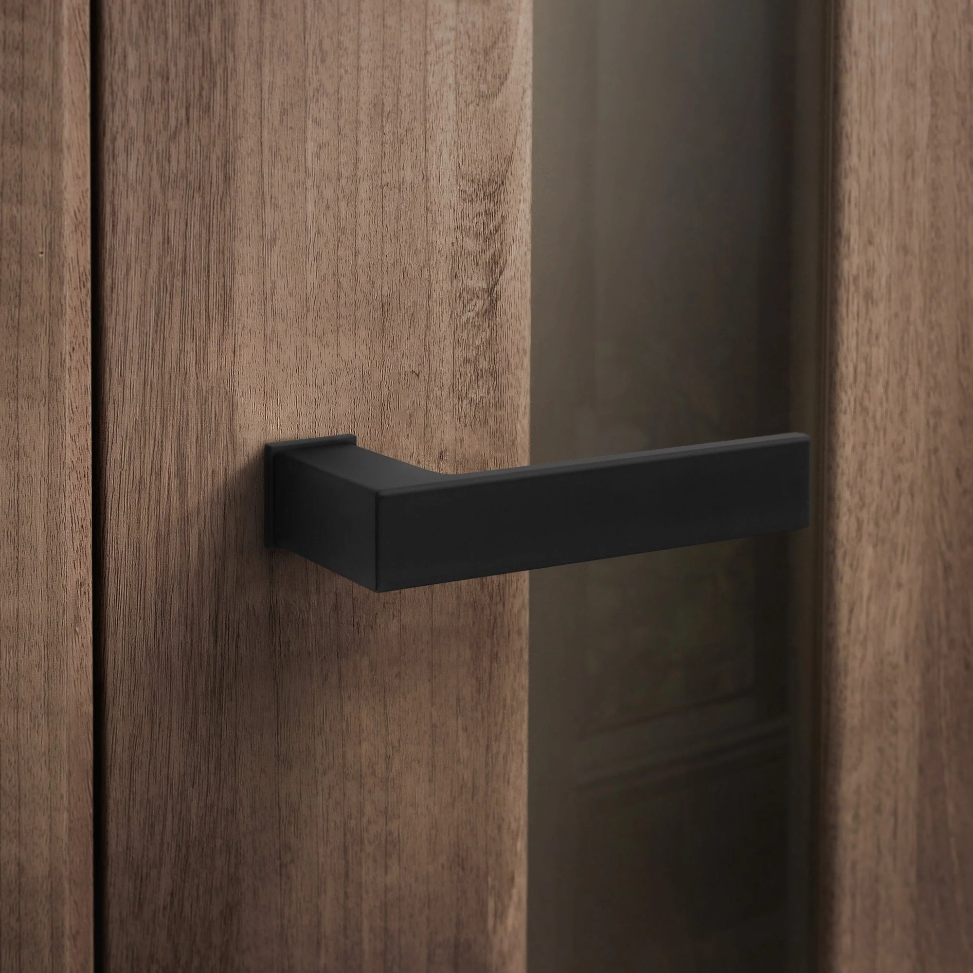 Studio Industrial Slim 1317 Matt Black Lever Handle Pack with Magnetic Lock - Image 7