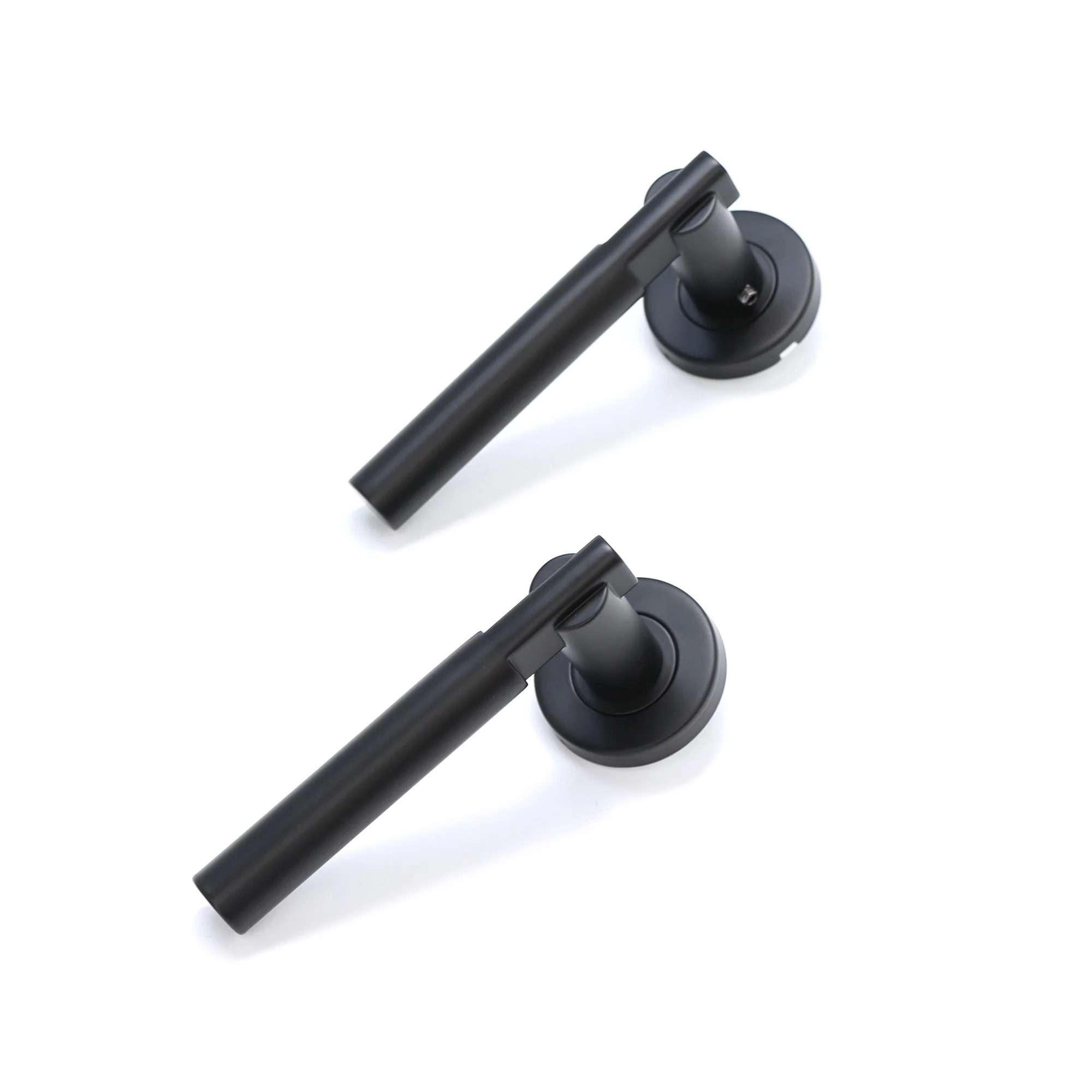 Superior Titan Lever on Round Rose Bathroom Handle Set - Matt Black - Image 4