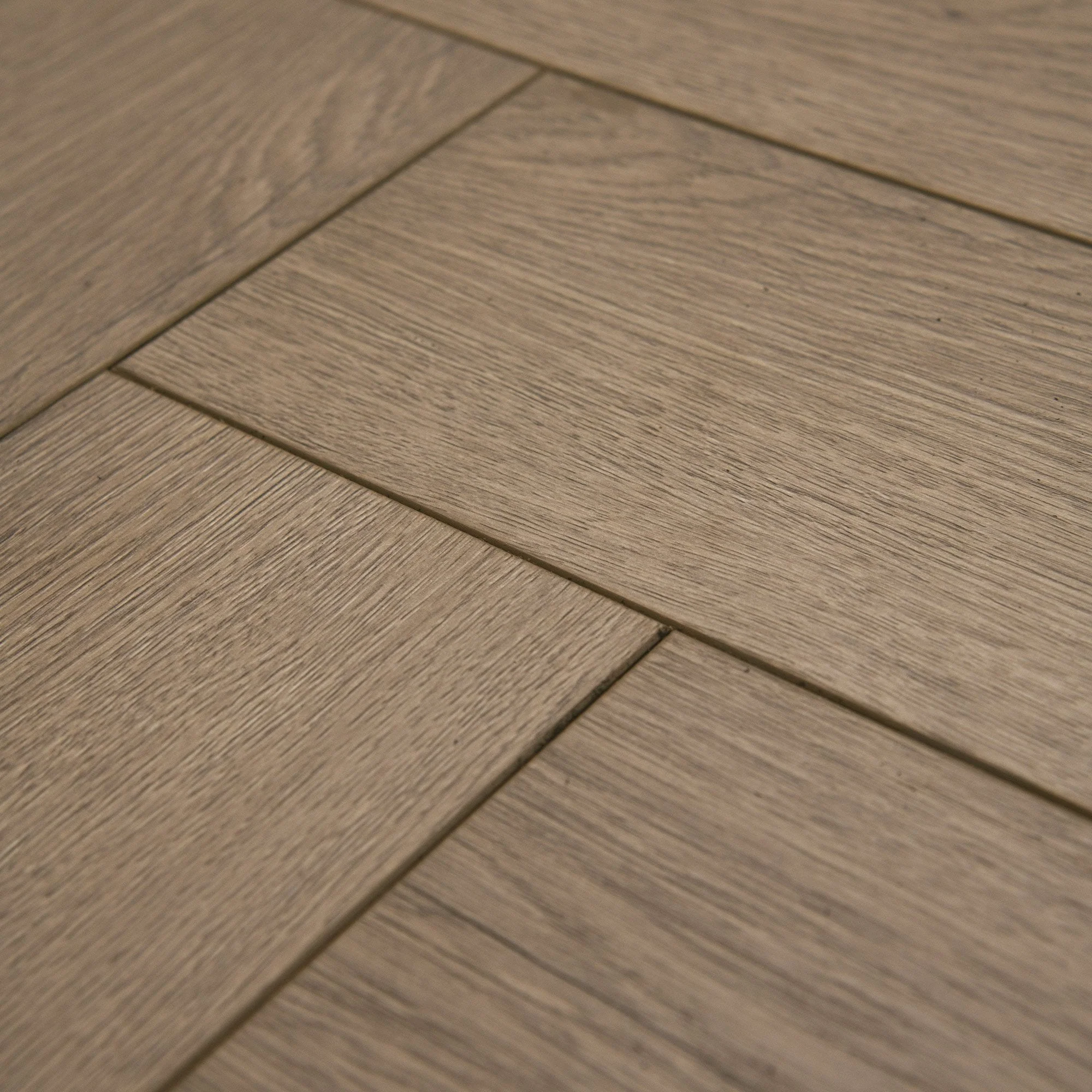 Silver Serenity Oak - Comfort Luxe 12mm Laminate Herringbone Flooring - Image 3
